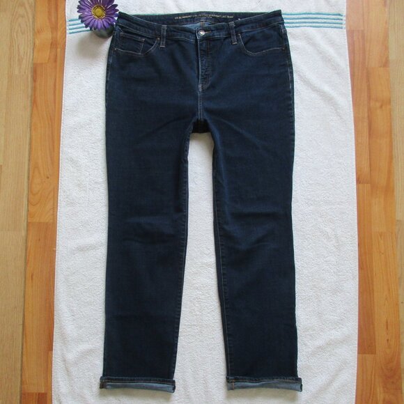 CHICO'S JEANS Size 2.5 (14) So Slimming Girlfriend Straight Leg Denim - Picture 1 of 7